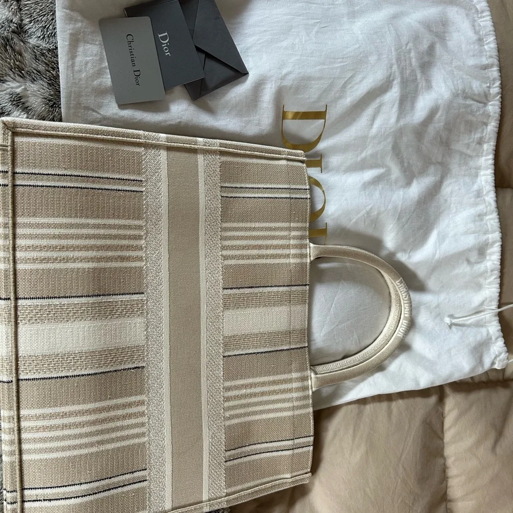 Dior Beige Tote Bag - LARGE - Picture 2 of 9